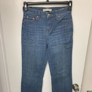 42. LEVI’S Perfectly Slimming Boot Cut 512 Levi Jeans, NWOT 👖 HP 9/8, 9/19